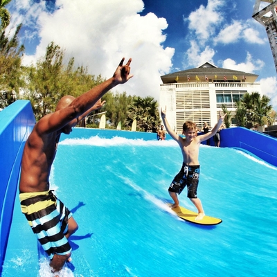 ماء حالة جذب Flowrider ماء عمليّة ركوب اصطناعيّ تزلّج على الماء لإثنان متزحلق على الماء