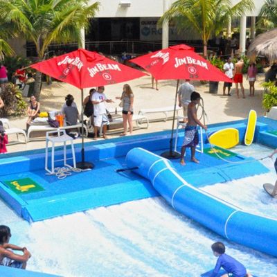 جهاز محاكاة ركوب الأمواج من نوع OEM Flowrider مع مضخة مياه 65kw و PVC قوي ناعم للحدائق المائية 15.3m * 9.3m