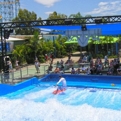 جهاز محاكاة ركوب الأمواج من نوع OEM Flowrider مع مضخة مياه 65kw و PVC قوي ناعم للحدائق المائية 15.3m * 9.3m