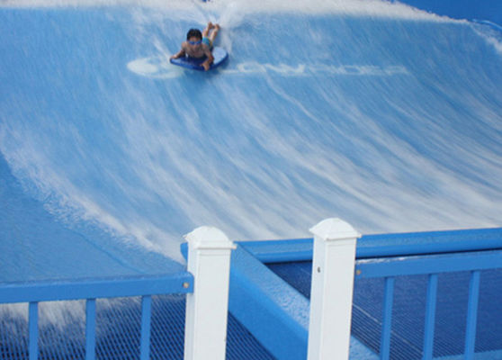 جهاز محاكاة ركوب الأمواج من نوع OEM Flowrider مع مضخة مياه 65kw و PVC قوي ناعم للحدائق المائية 15.3m * 9.3m