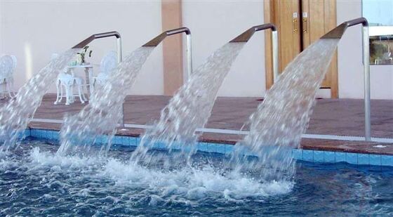 معدات العلاج المائي SPA المقاومة للتآكل مع هيكل الفولاذ المسبوق بالحر ونظام التحكم الذكي