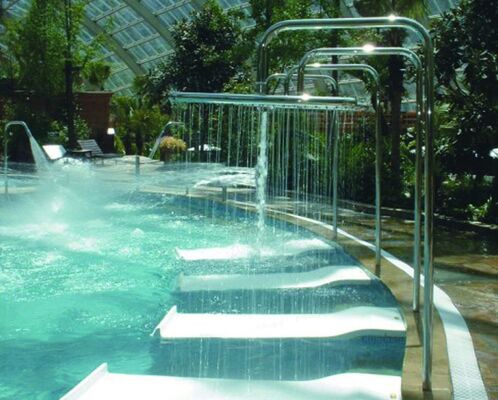 معدات العلاج المائي SPA المقاومة للتآكل مع هيكل الفولاذ المسبوق بالحر ونظام التحكم الذكي
